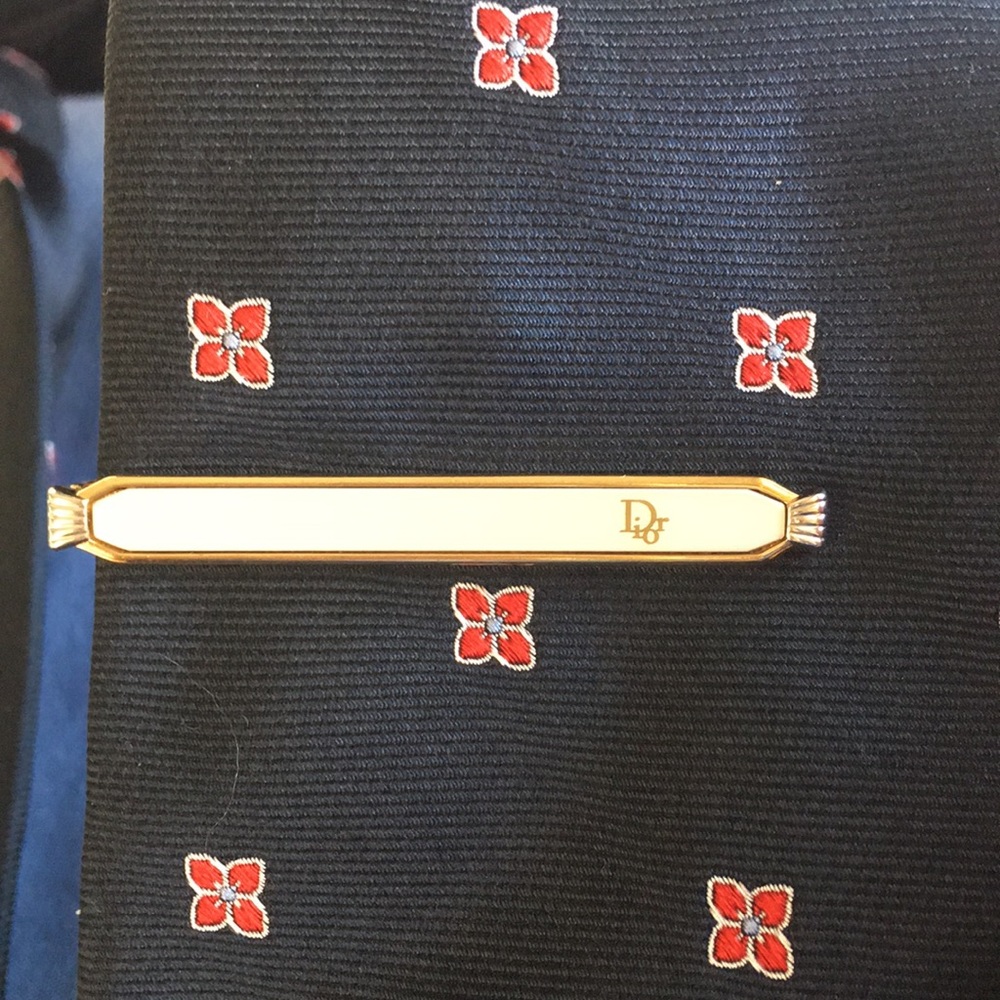 Dior tiebar